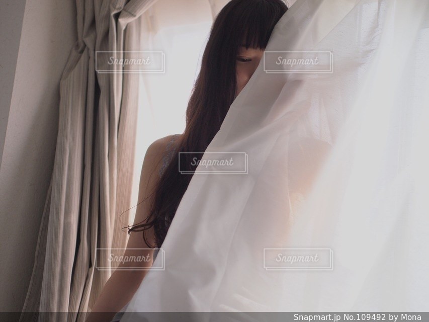ロングヘアの女性の写真・画像素材